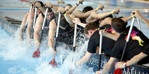 Drachenbootrennen im Schwimmzentrum Itzehoe