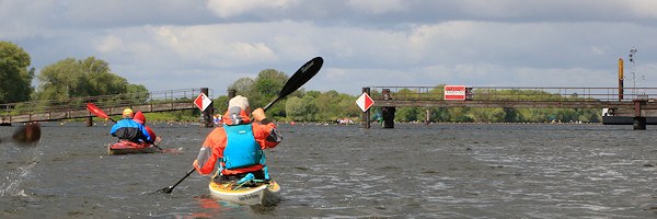 Kajaks auf der Dove Elbe