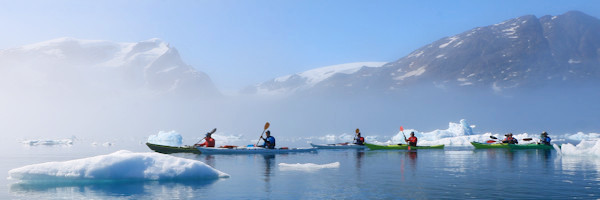 Kajaks auf dem Johan Petersen Fjord