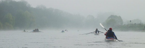 ...Kajaks im Frühnebel auf der Weser