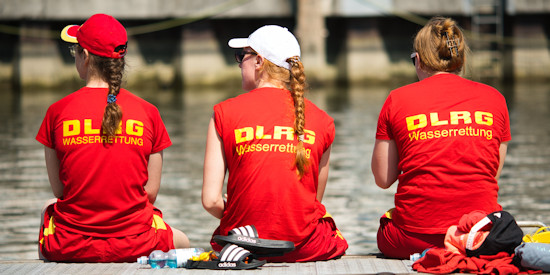 Gl&uuml;ckst&auml;dter Drachenboot-Cup: DLRG