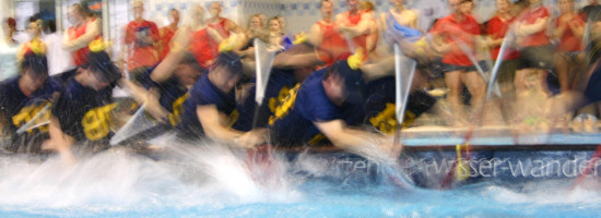 Drachenbootrennen beim 2. Itzehoer Drachenboot Indoor-Cup