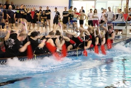 Drachenbootrennen beim 5. Itzehoer Drachenboot Indoor-Cup