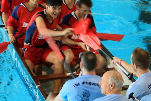 Drachenbootrennen beim Itzehoer Drachenboot Indoor-Cup