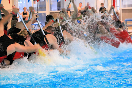 Drachenbootrennen beim 9. Itzehoer Drachenboot Indoor-Cup