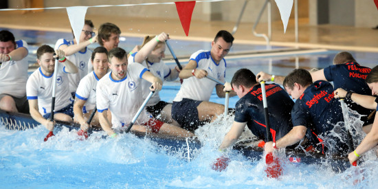 Drachenbootrennen beim 10. Itzehoer Drachenboot Indoor-Cup