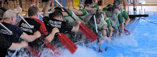 Drachenbootrennen beim Itzehoer Drachenboot Indoor-Cup
