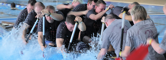 Drachenbootrennen beim Itzehoer Drachenboot Indoor-Cup