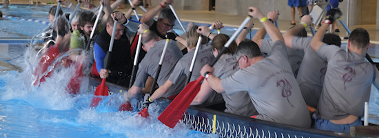 Drachenbootrennen beim Itzehoer Drachenboot Indoor-Cup
