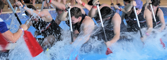 Drachenbootrennen beim Itzehoer Drachenboot Indoor-Cup