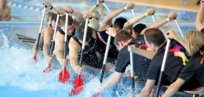 Rennen beim 10. Itzehoer Drachenboot Indoor-Cup