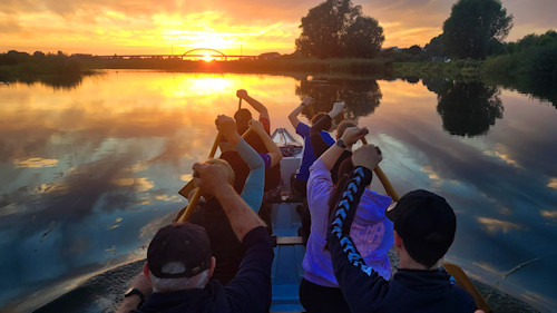 im Drachneboot: Sonnenuntergang über der Stör