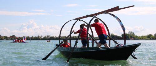 Traditionelles venezianisches Ruderboot (1)