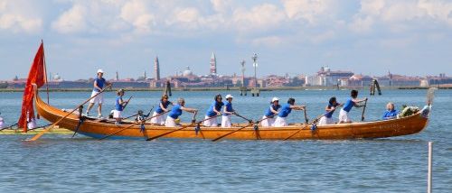 Traditionelles venezianisches Ruderboot (3)